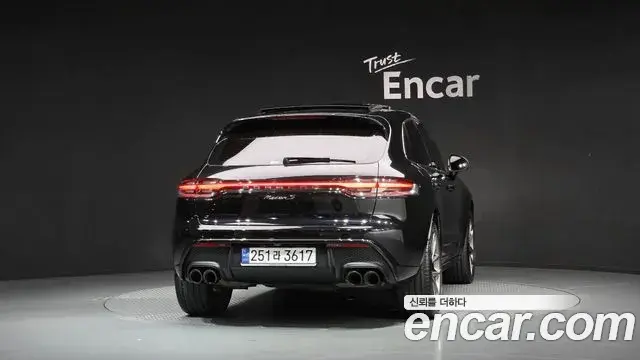 Porsche Macan 2022 — Фото 3/20