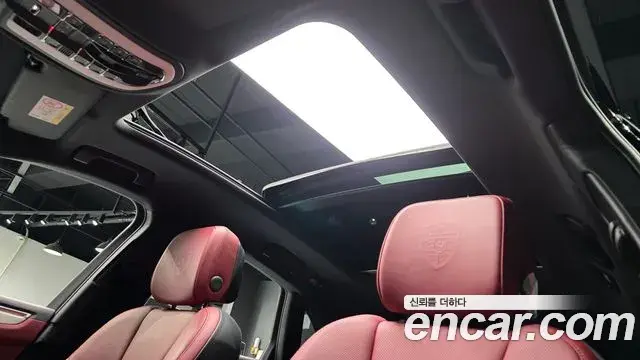 Porsche Macan 2022 — Фото 17/20