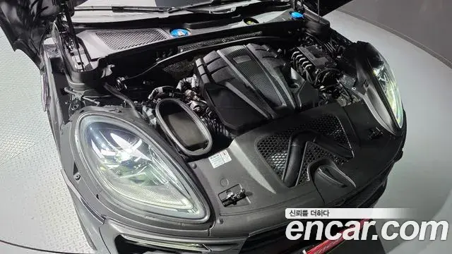 Porsche Macan 2022 — Фото 19/20