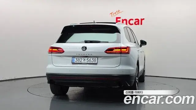 Volkswagen Touareg 2021 — Şəkil 8/35