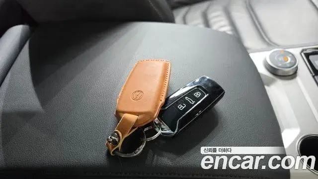 Volkswagen Touareg 2021 — Şəkil 25/35