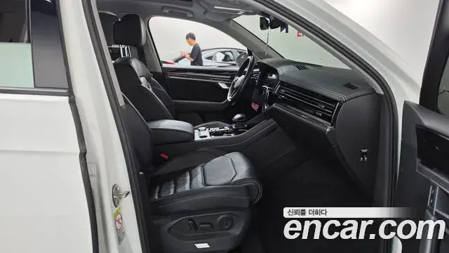 Volkswagen Touareg 2021 — Şəkil 13/35