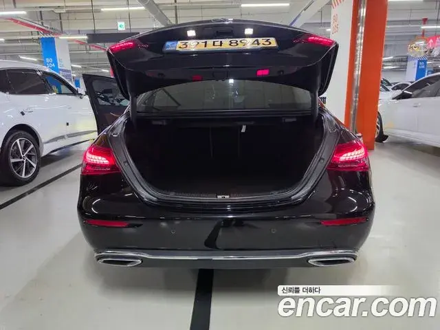 Mercedes-Benz E-Class 2021 — Фото 20/20