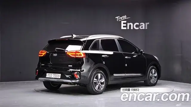 Kia Niro 2019 — Фото 2/20