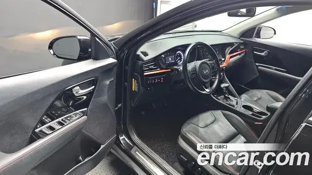 Kia Niro 2019 — Фото 10/20