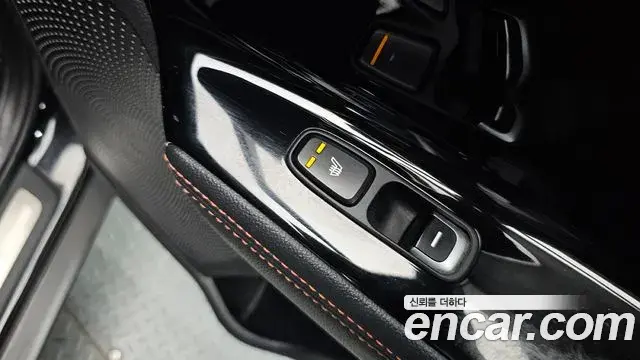 Kia Niro 2019 — Фото 18/20