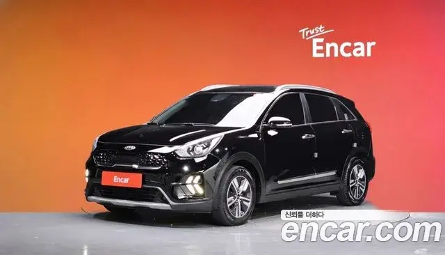 Kia Niro 2019 — Фото 1/20