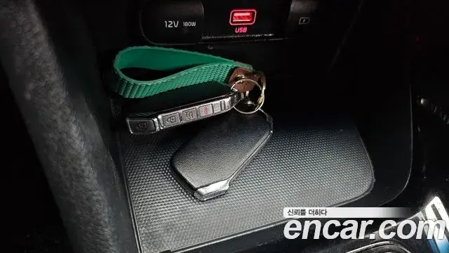 Kia Niro 2019 — Şəkil 13/37