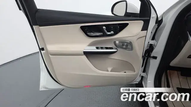 Mercedes-Benz GLC-Class 2025 — Photo 19/31