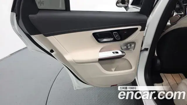 Mercedes-Benz GLC-Class 2025 — Photo 27/31