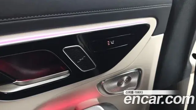 Mercedes-Benz GLC-Class 2025 — Photo 18/31