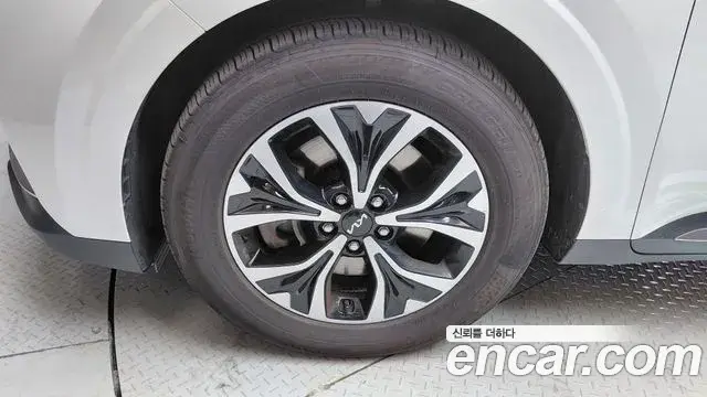 Kia Carnival 2023 — Фото 5/20