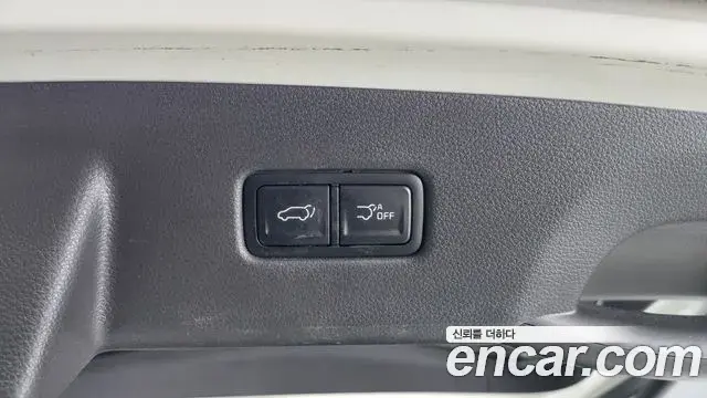 Kia Carnival 2023 — Фото 17/20