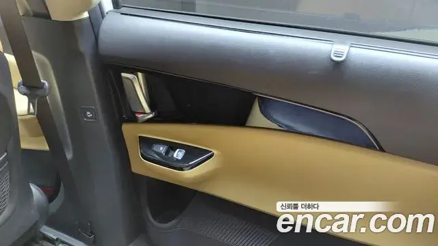 Kia Carnival 2023 — Фото 19/20