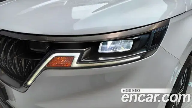 Kia Carnival 2023 — ფოტო 13/28