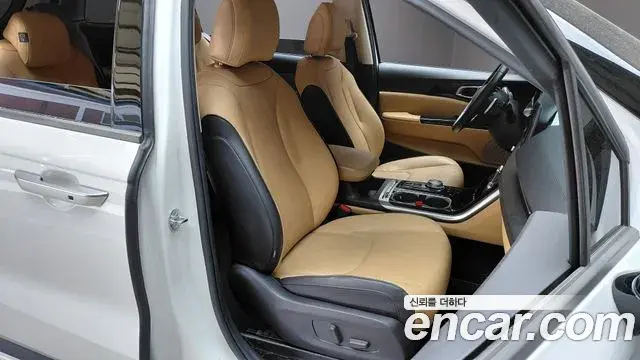 Kia Carnival 2023 — ფოტო 15/28