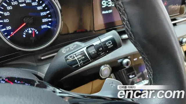 Kia Carnival 2023 — ფოტო 9/28