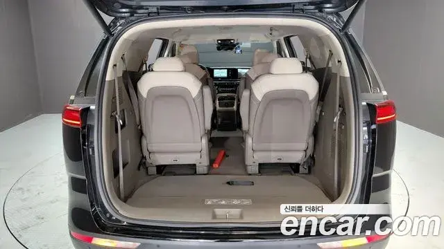 Kia Carnival 2021 — Photo 18/20