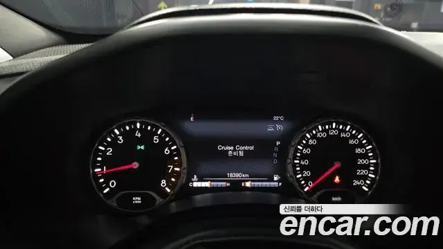Jeep Renegade 2021 — Фото 8/20