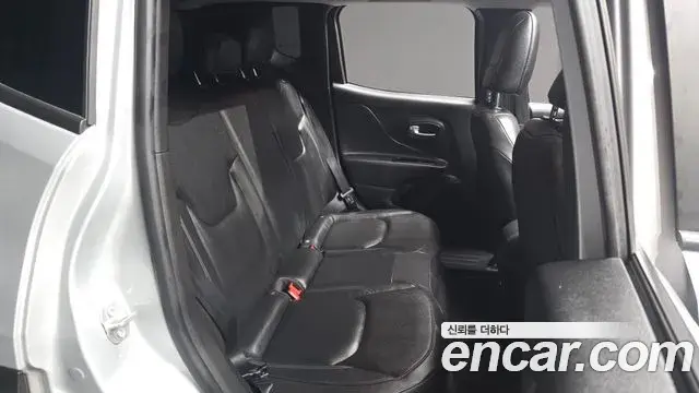 Jeep Renegade 2021 — Фото 11/20