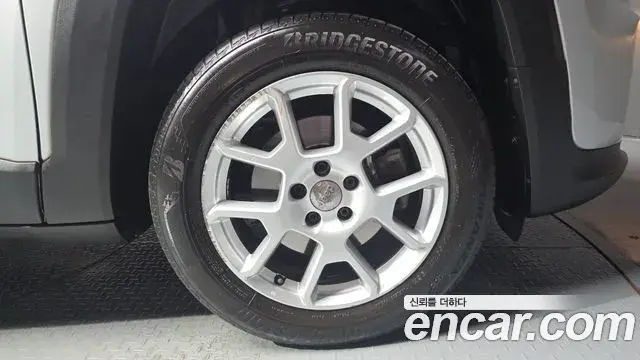 Jeep Renegade 2021 — Photo 23/33