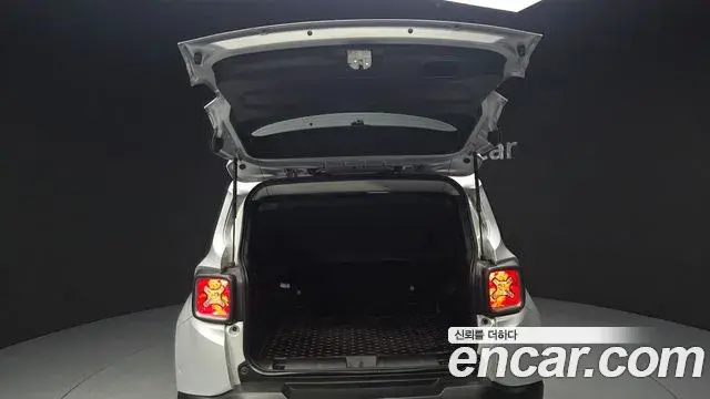 Jeep Renegade 2021 — Photo 18/33