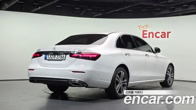 Mercedes-Benz E-Class 2022 — Фото 2/20