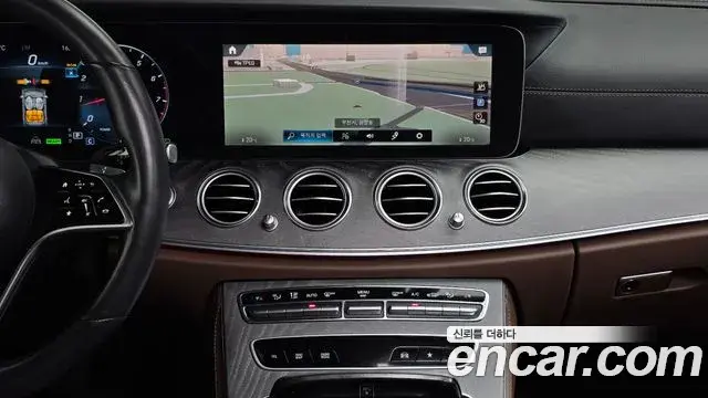 Mercedes-Benz E-Class 2022 — Фото 14/20