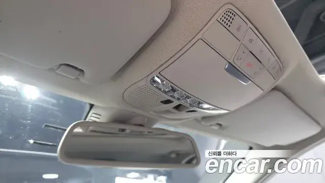 Mercedes-Benz C-Class 2018 — ფოტო 19/20