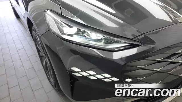 Kia K8 2022 — Şəkil 18/33