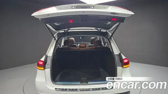Mercedes-Benz GLE-Class 2023 — Photo 16/20