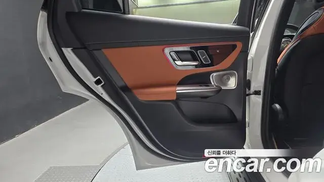 Mercedes-Benz GLC-Class 2024 — Photo 30/33