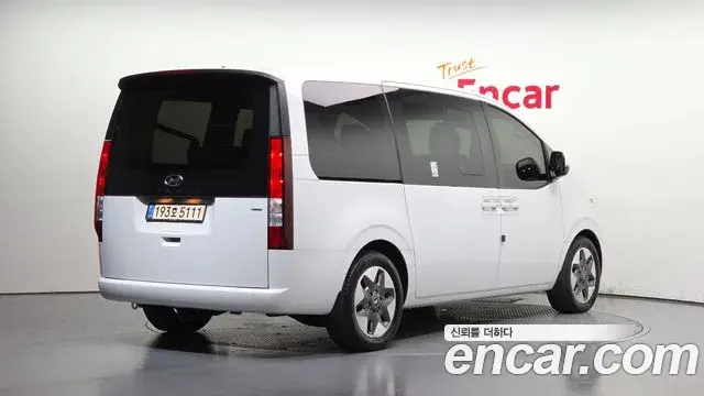 Hyundai Staria 2022 — Фото 1/17