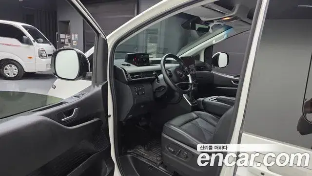 Hyundai Staria 2022 — Фото 9/17