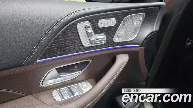 Mercedes-Benz GLE-Class 2023 — ფოტო 18/20