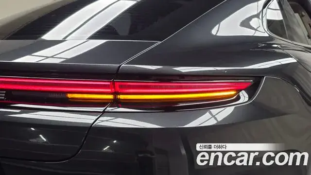 Porsche Panamera 2024 — ფოტო 26/35