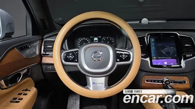 Volvo XC90 2018 — Фото 14/20