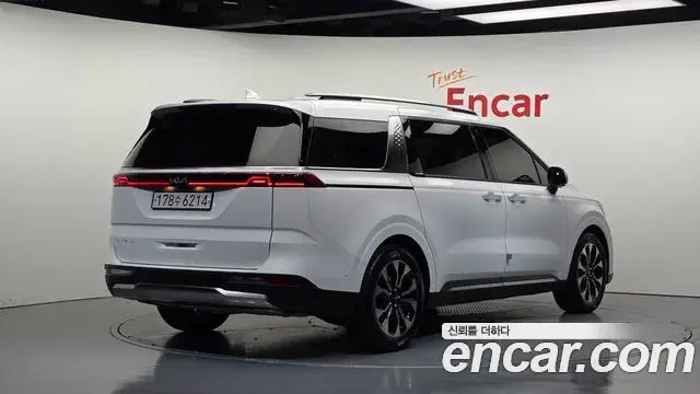 Kia Carnival 2022 — Фото 2/20