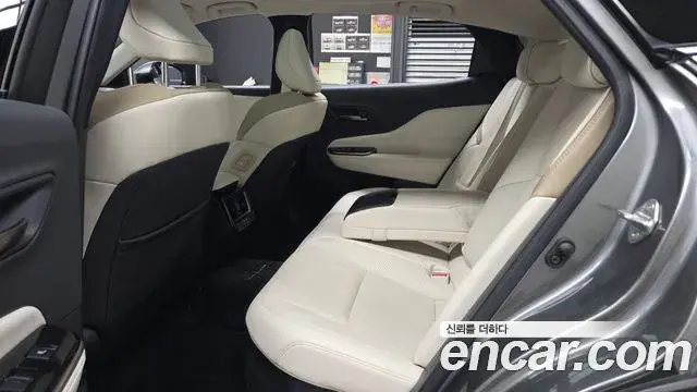 Toyota Crown Crossover 2024 — Фото 12/20