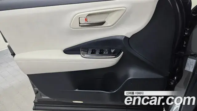 Toyota Crown Crossover 2024 — Photo 16/33
