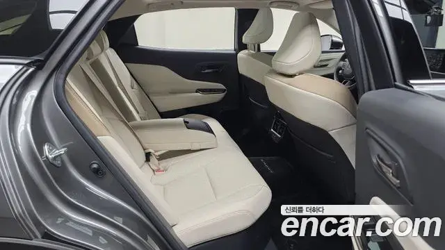 Toyota Crown Crossover 2024 — Photo 11/33