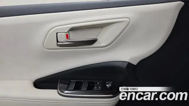 Toyota Crown Crossover 2024 — Photo 3/33