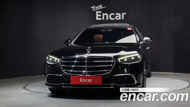 Mercedes-Benz S-Class 2022 — Photo 9/34