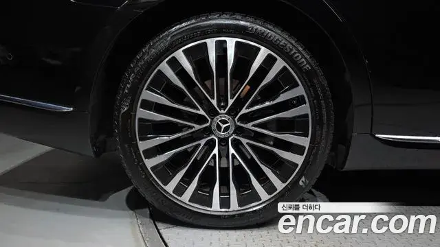 Mercedes-Benz S-Class 2022 — Photo 32/34