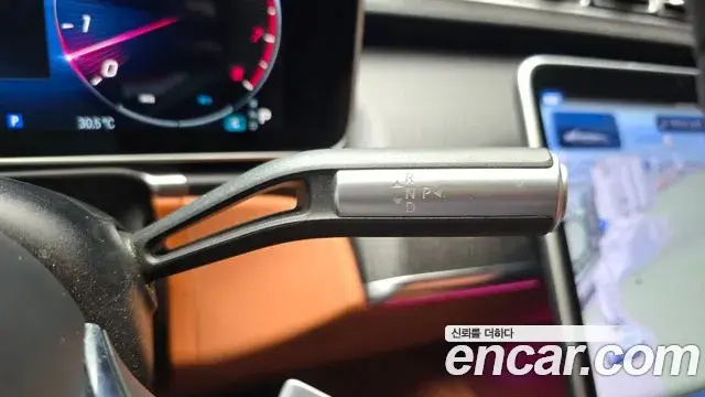 Mercedes-Benz S-Class 2022 — Photo 8/34