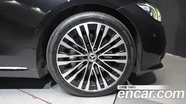 Mercedes-Benz S-Class 2022 — Photo 15/34