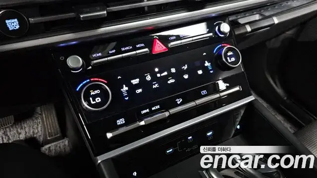 Hyundai Santa Fe 2024 — Фото 19/20