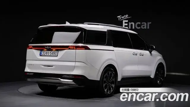 Kia Carnival 2023 — Фото 2/20