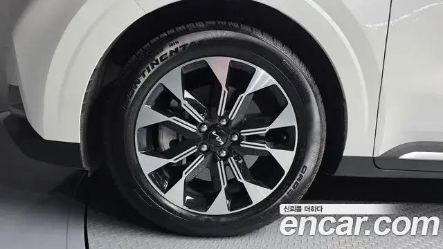 Kia Carnival 2023 — Фото 5/20