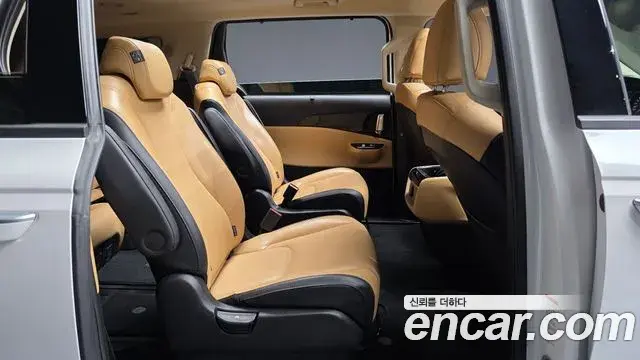 Kia Carnival 2023 — Фото 11/20